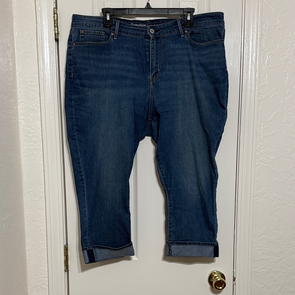 Levi's Dark Blue Cropped Women's Jeans